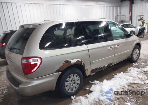 2005 Chrysler Town & Country Lx z USA, uszkodzony, nr VIN 2C4GP44RX5R169188